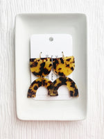Load image into Gallery viewer, The Babe Earring in Amber Tortoise Shell

