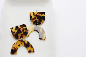 The Babe Earring in Amber Tortoise Shell