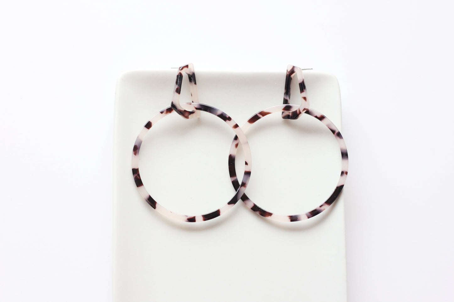 The Hoopla Earring in Blonde Tortoise Shell